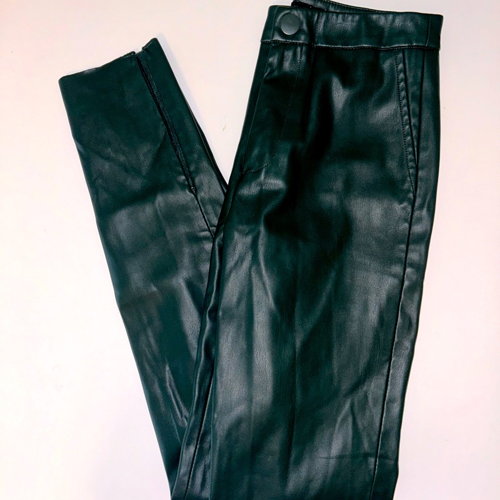 ZARA forest green faux leather straight leg side zip ankle leggings sz XS